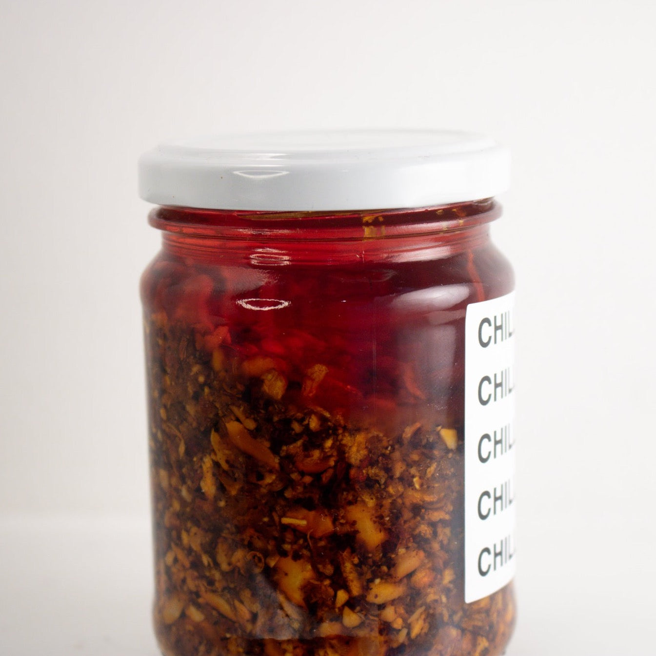 image of the side of the jar showing the peanut and red chilli oil ingredients